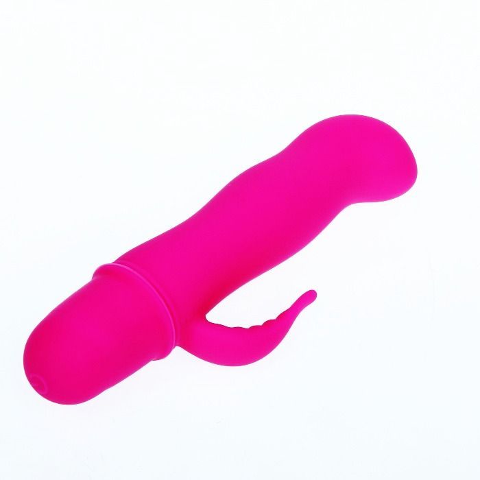 Pinkfarbener Vibrator mit gebogener Form und einem hervorstehenden Element. Auf weißem Hintergrund.