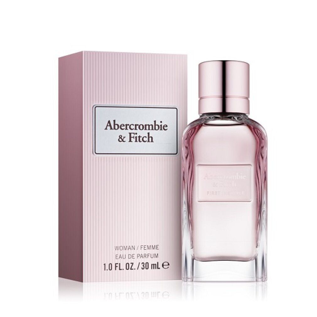 Rosa Flakon mit rosa Verpackung. Aufschrift: Abercrombie & Fitch, First Instinct, Eau de Parfum, Woman.