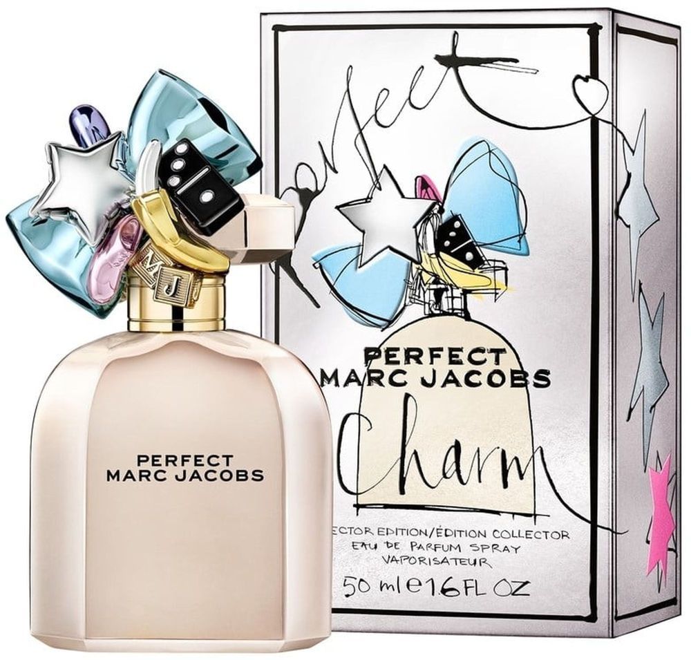 Parfümflakon und Verpackung. Flakon mit bunten Anhängern. Aufschrift: PERFECT MARC JACOBS Charm Collector Edition.