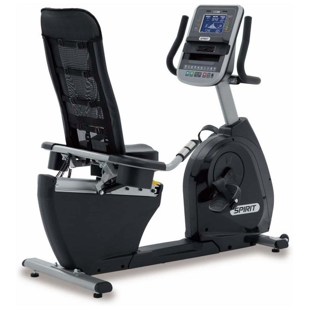 Ergometer XBR95. Schwarz, mit Rückenlehne, Armlehnen und Display. Spirit-Logo sichtbar.