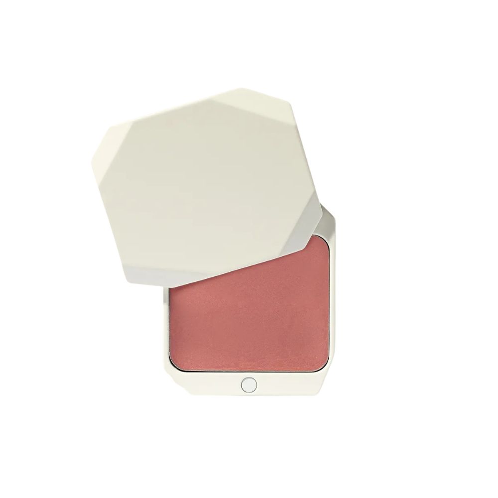 Kosmetikprodukt mit rosafarbenem Inhalt. Weißes, sechseckiges Gehäuse mit geöffnetem Deckel. Runde Vertiefung am unteren Rand.