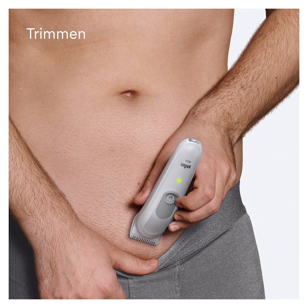 Mann trimmt Intimbereich mit Braun BG3 BodyGroomer. Sanftes Trimmen.