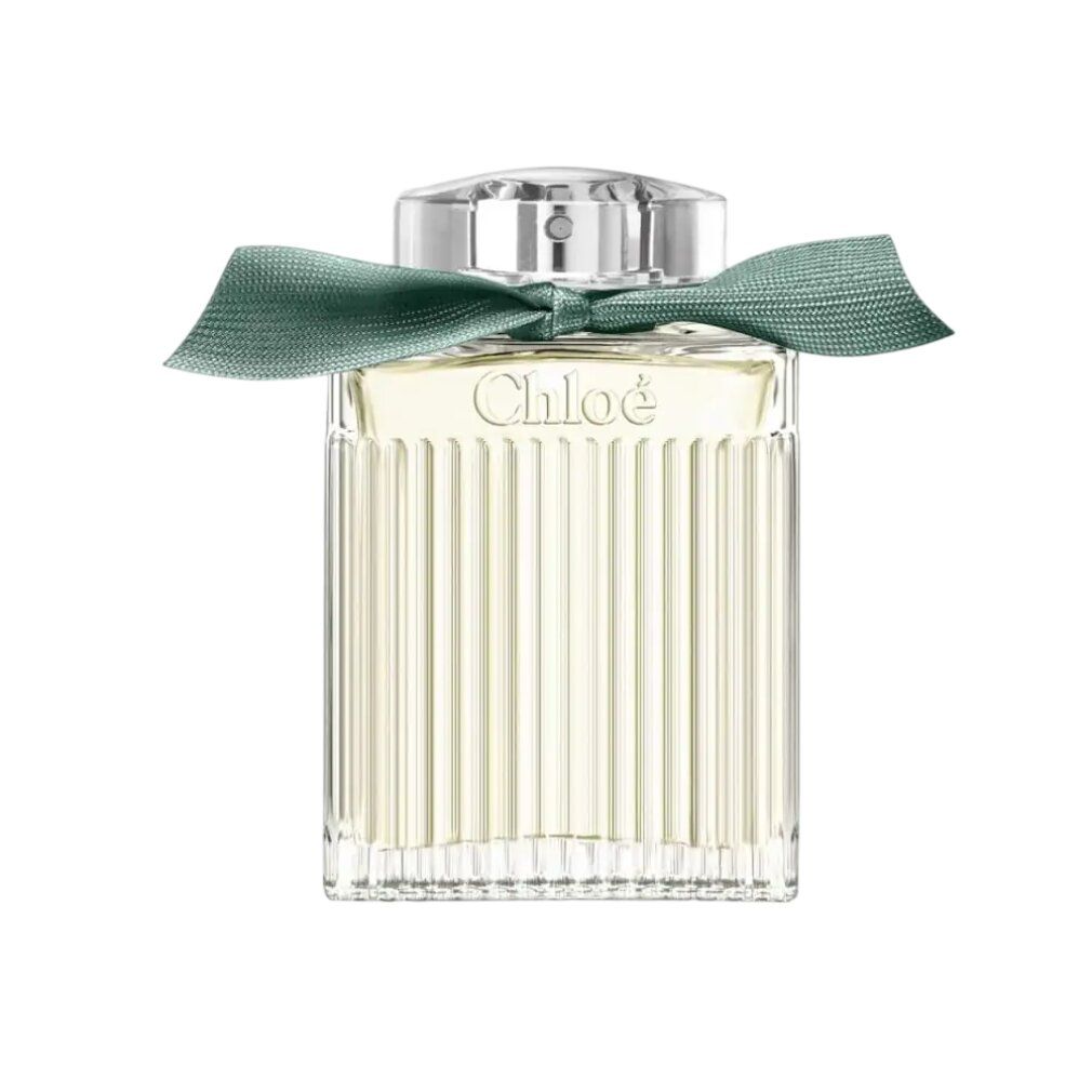 Rechteckiger Glasflakon mit geriffelter Oberfläche, silbernem Verschluss und grünem Band. Aufschrift: Chloé.