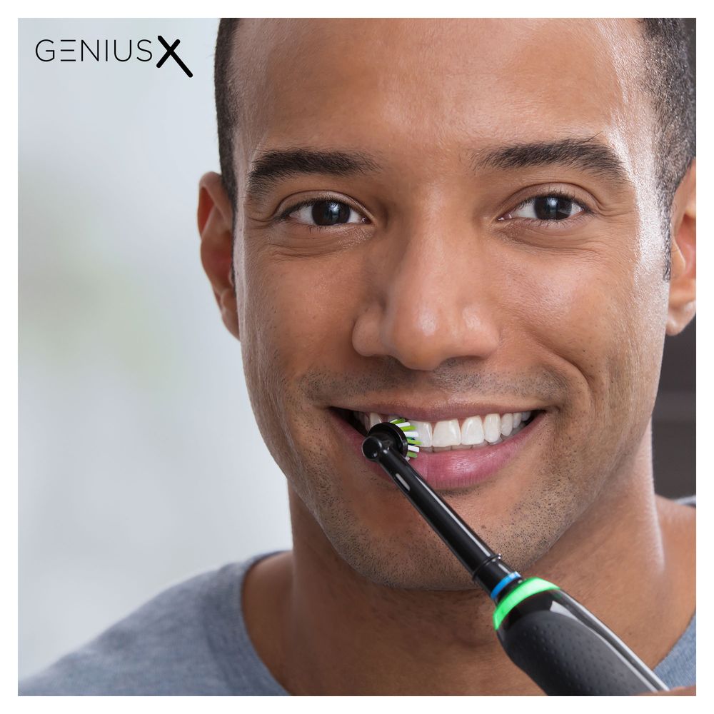 Oral-B - Elektrische Zahnbürste "Genius X + Reiseetui - Midnight Black" in Schwarz