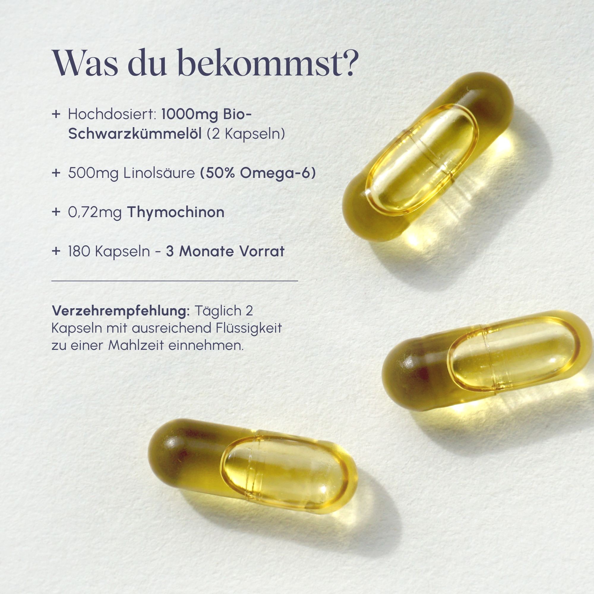 Drei VETAIN Bio Schwarzkümmelöl Kapseln, detaillierte Ansicht der öligen Füllung.