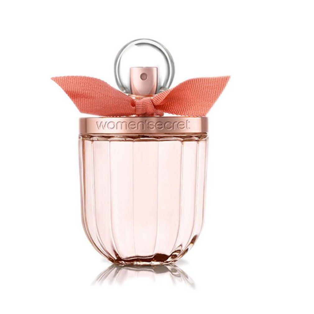Glasflakon mit rosa Schleife. Der Flakon hat einen runden Deckel und einen geriffelten Körper. Auf dem Deckel steht "women secret".