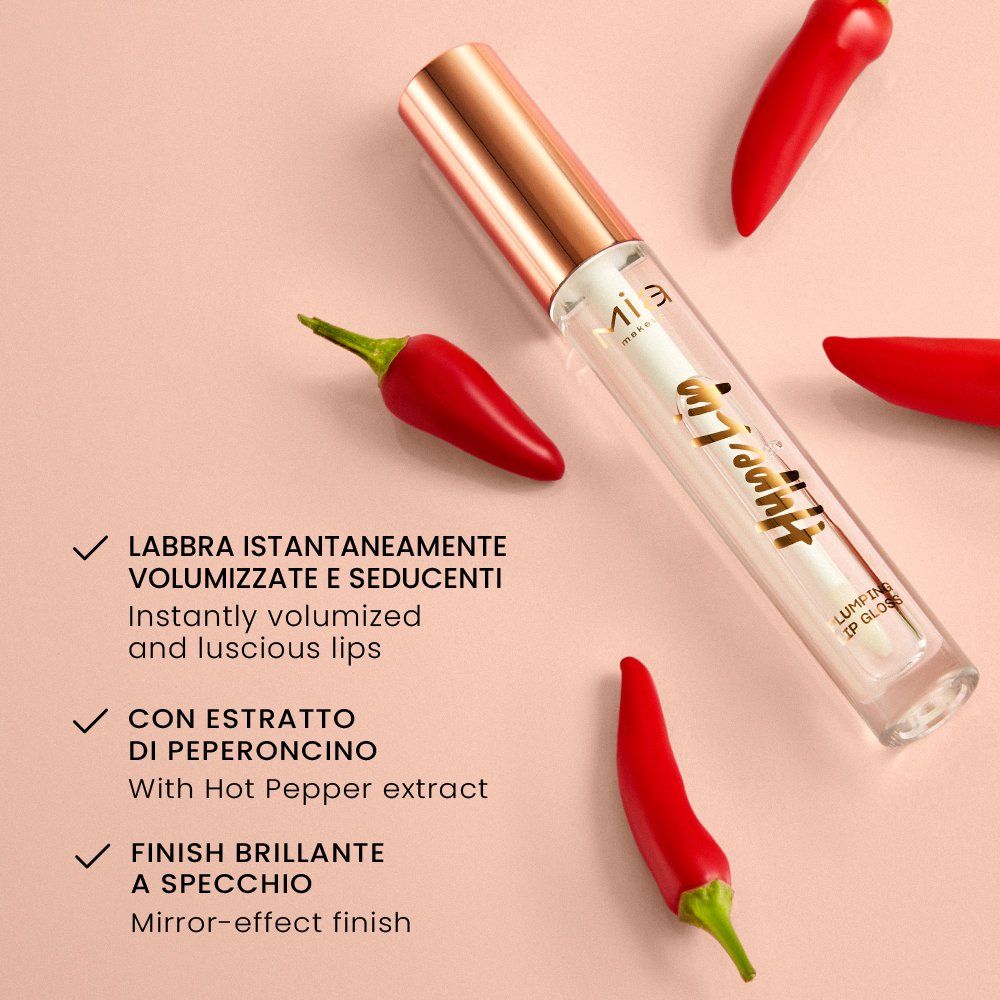 Mia Make-up Hype Lip gloss volumizzante. Il lucidalabbra è in un flacone trasparente con tappo dorato. Peperoncini rossi sono disposti intorno al flacone. Testo sul flacone: 'Labbra istantaneamente volumizzate e seducenti'.