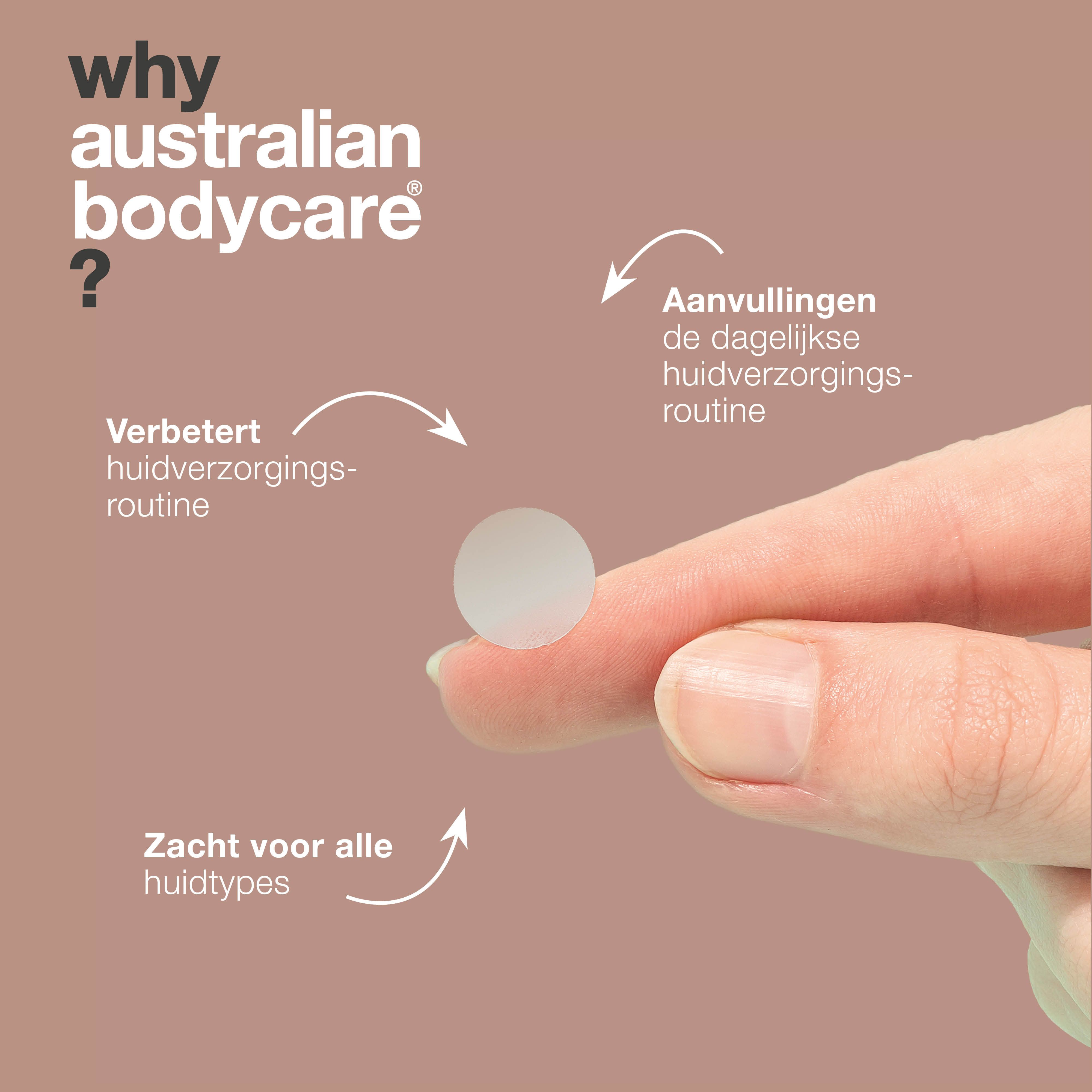 Een puistjespleister op een vinger. Pijlen wijzen naar: verbetert huidverzorgingsroutine, zacht voor alle huidtypes.