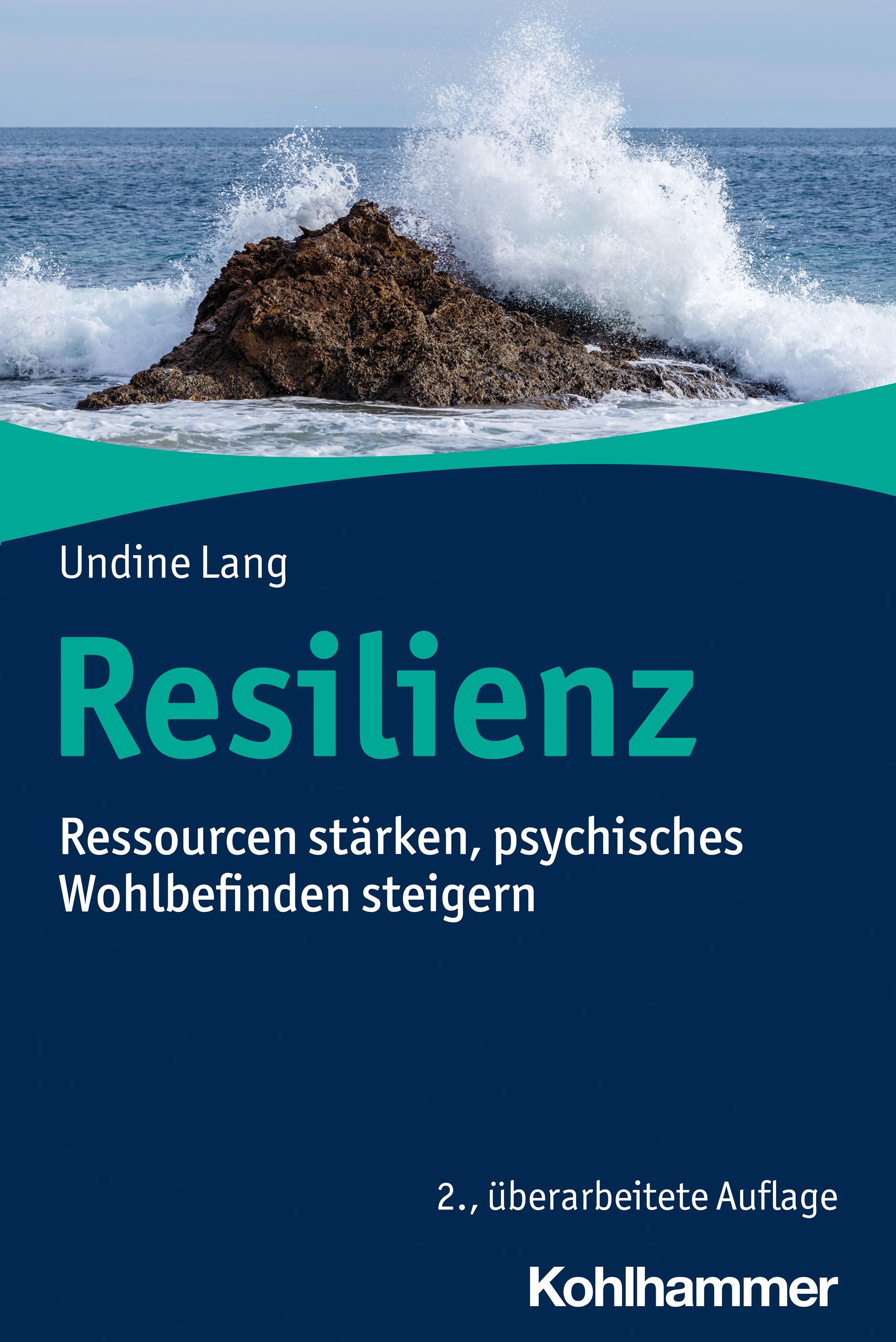 Buchcover mit Titel Resilienz. Wellen schlagen an Felsen. Autorin: Undine Lang. Verlag Kohlhammer. Untertitel: Ressourcen stärken, psychisches Wohlbefinden steigern.