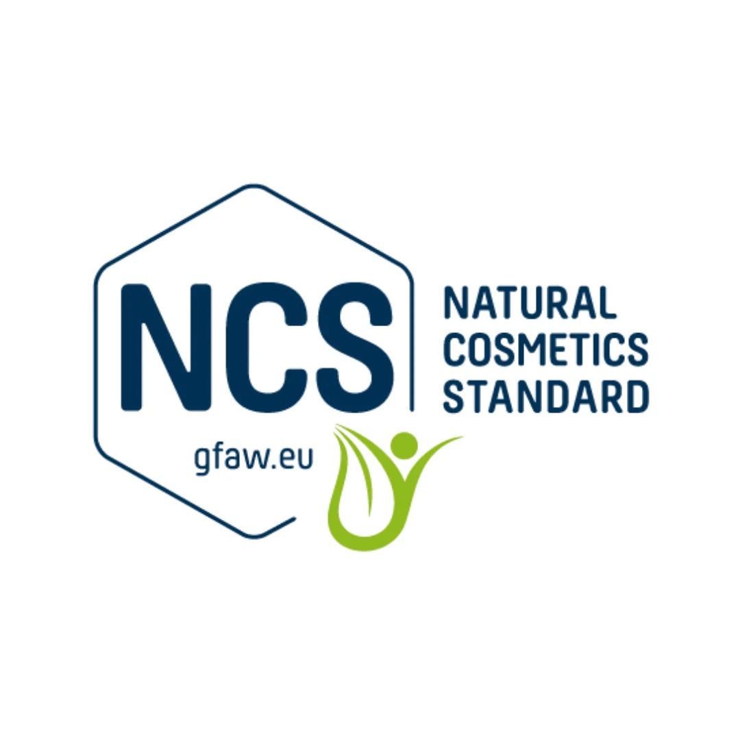 Logo des Natural Cosmetics Standard (NCS). Text: gfaW.eu, Natural Cosmetics Standard.