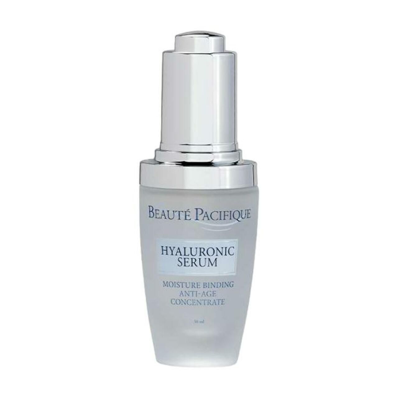 Beauté Pacifique Hyaluronic Serum Flasche mit Pipette. Blassblaues Glas, silberne Kappe. Schriftzug.