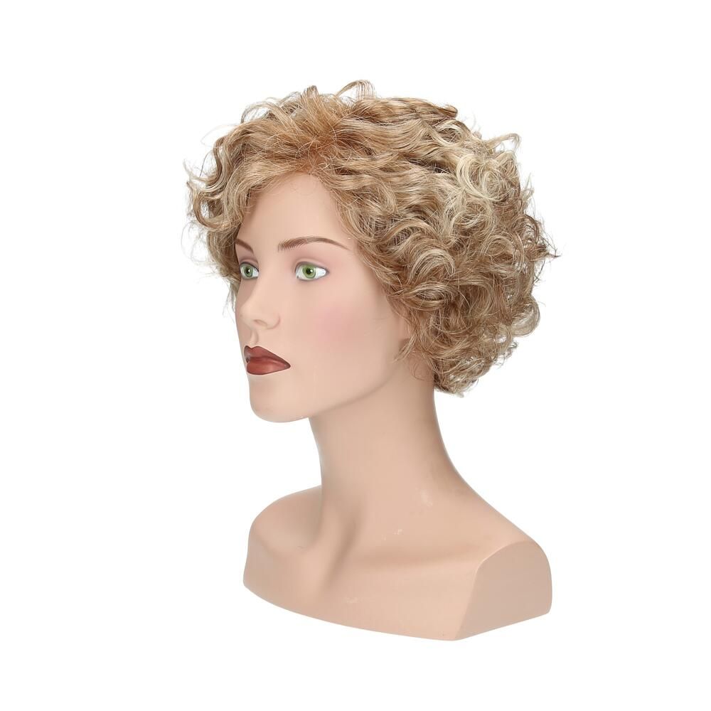 Perücke Maryna von Lofty, blond gelockt, auf einer Büste. Seitenansicht.