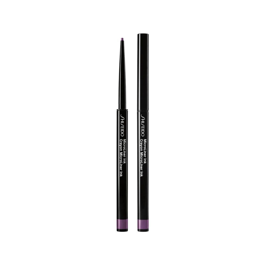 Schwarzer Eyeliner mit lila Spitze und Schriftzug. Der Stift ist geschlossen und geöffnet abgebildet.