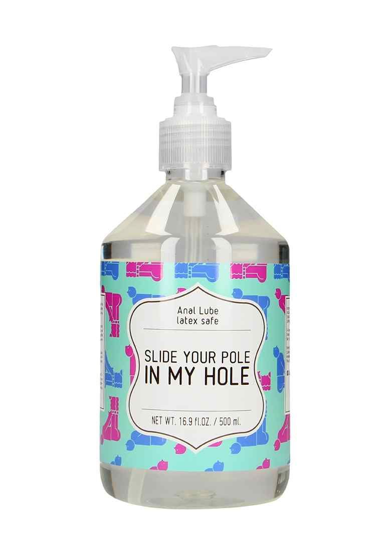 Durchsichtige Flasche mit Pumpe, Aufschrift 'SLIDE YOUR POLE IN MY HOLE'.