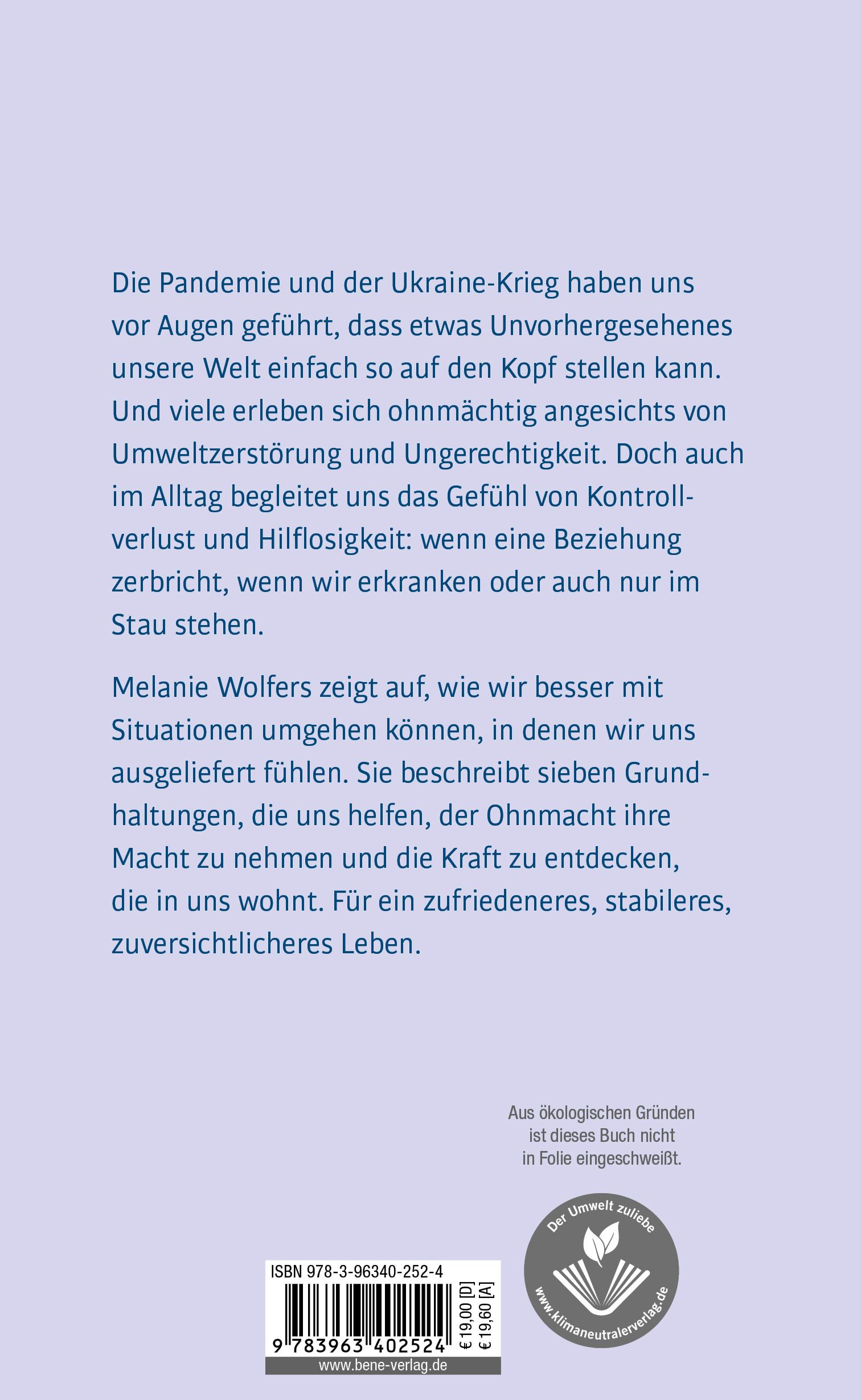 Rückseite eines Buches. Text über Ohnmacht und Kraft. Autorin: Melanie Wolfers. ISBN, Preisangaben, Umweltzeichen.