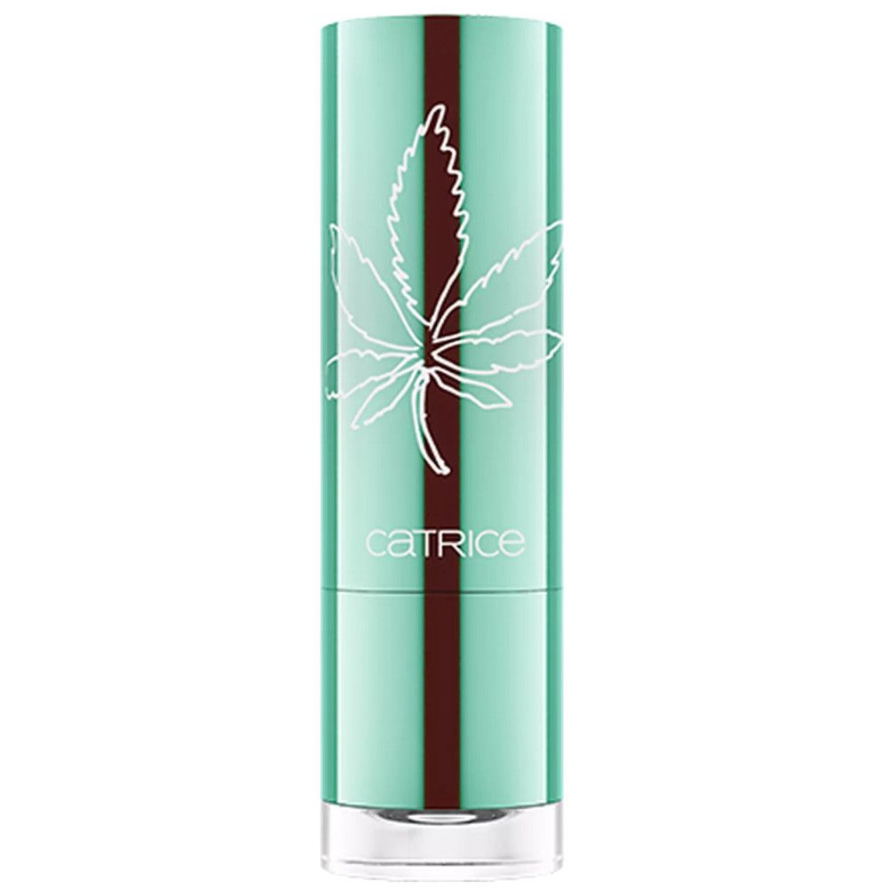 Mintgrüne Lippenbalsamhülse mit braunem Streifen und weißem Hanfblatt-Design. Der Schriftzug CATRICE ist sichtbar.