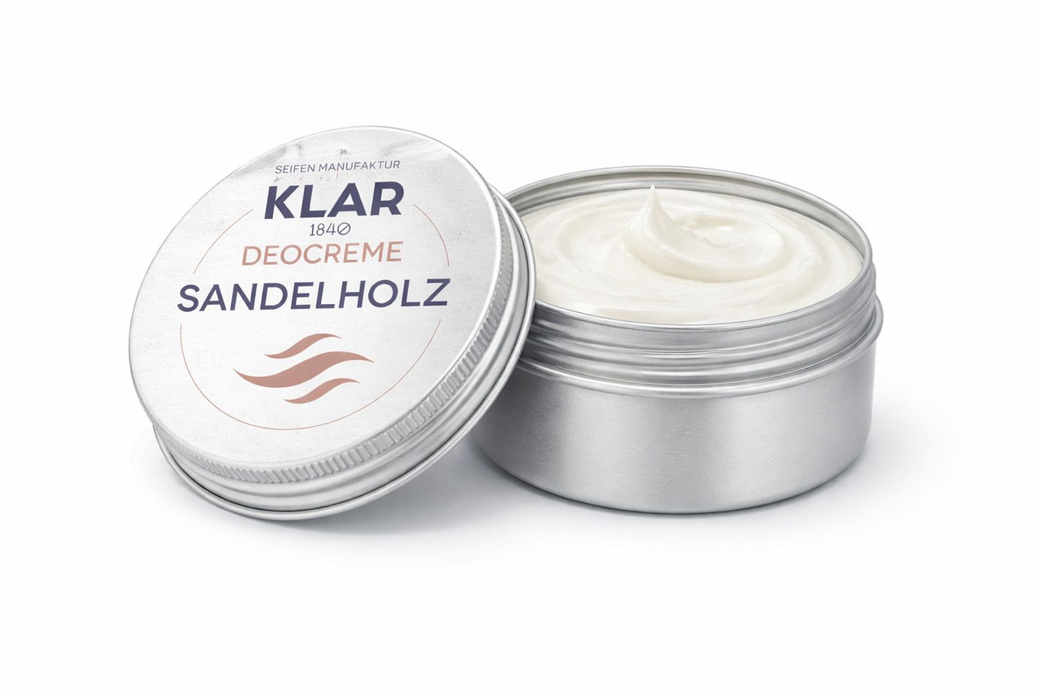 Offener Behälter mit Deocreme. Deckel daneben. Aufschrift: KLAR Deocreme Sandelholz.
