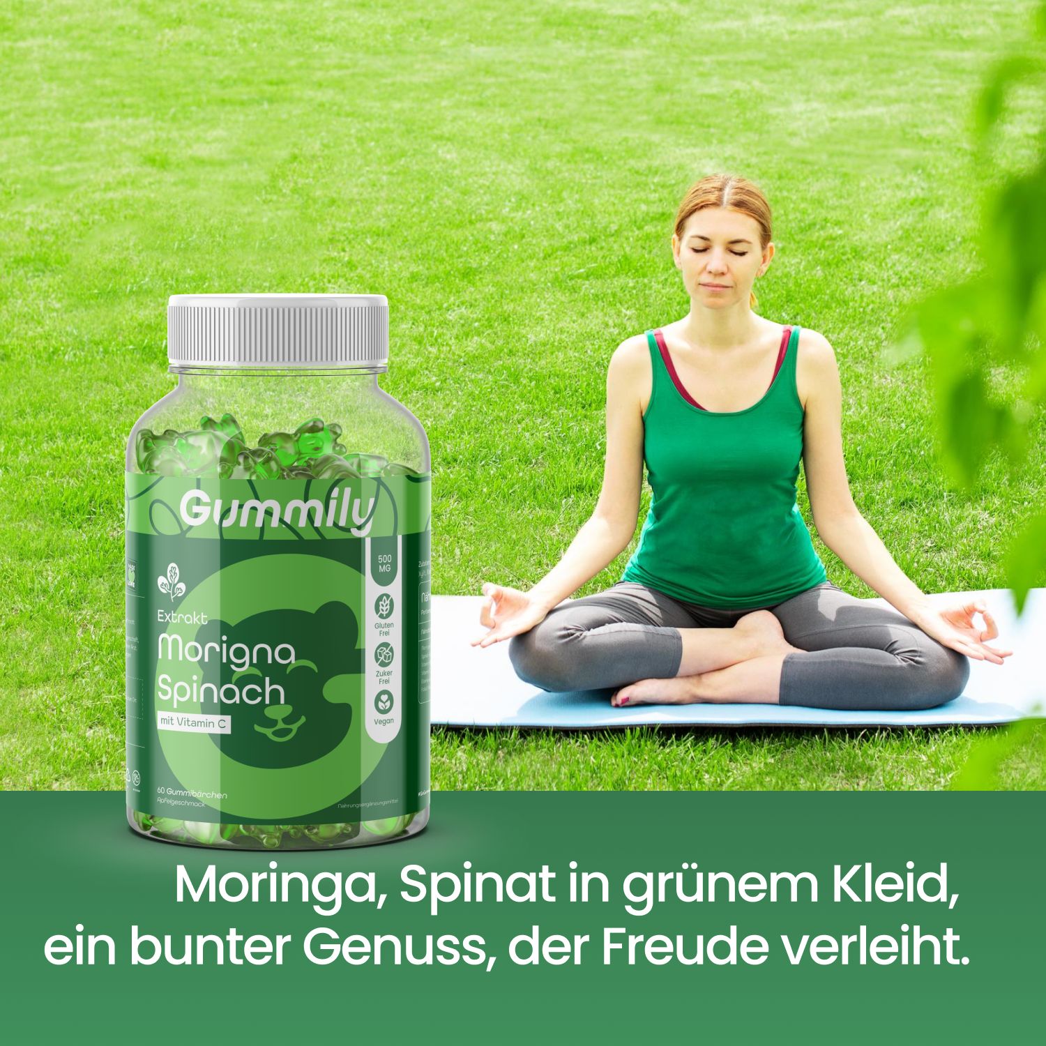 Frau meditiert neben einer Gummily Moringa Spinach Flasche. Text: Moringa, Spinat in grünem Kleid, ein bunter Genuss, der Freude verleiht.