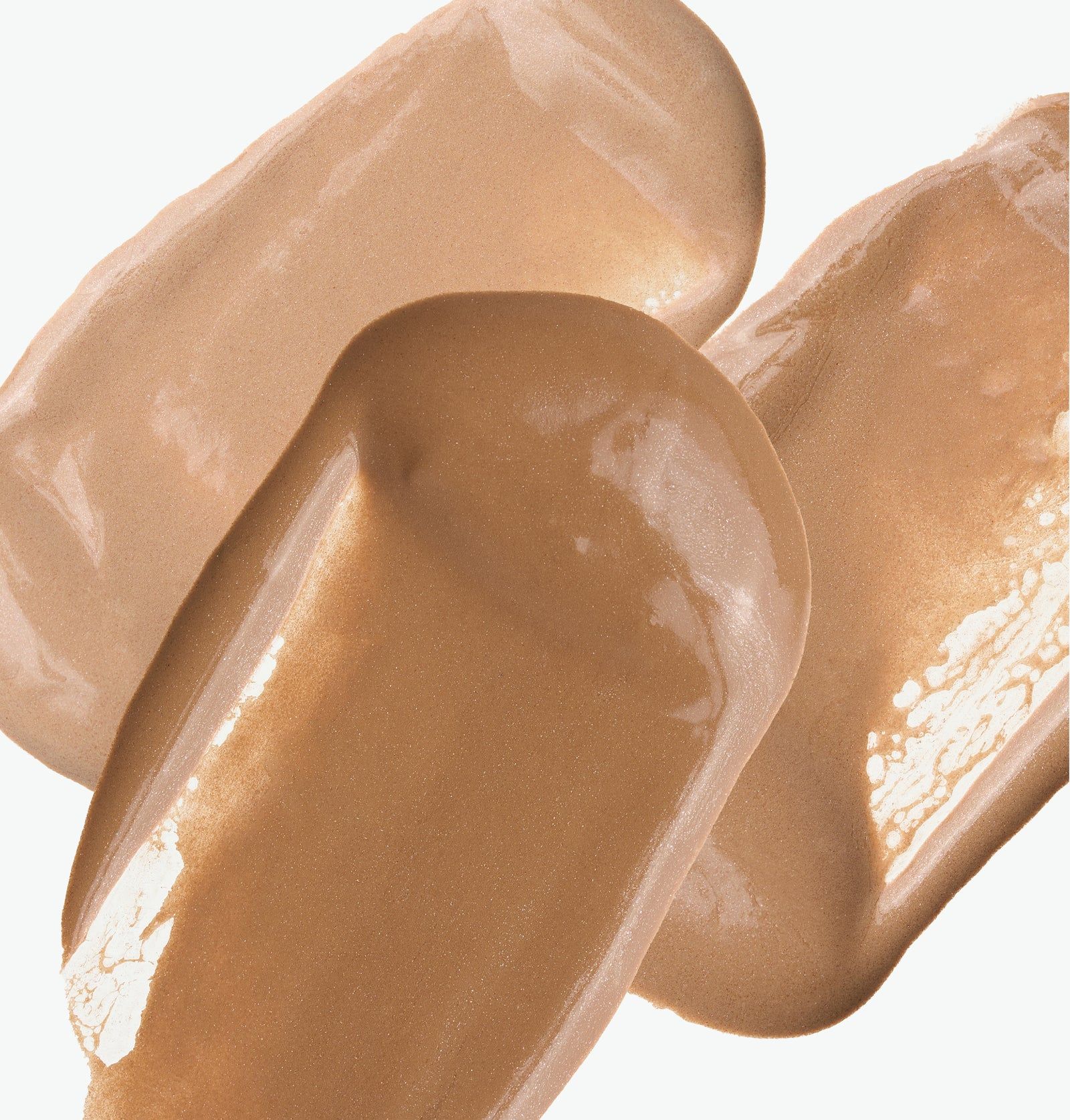 Nahaufnahme von drei BB Serum-Proben. Farbnuancen von hell bis dunkel.