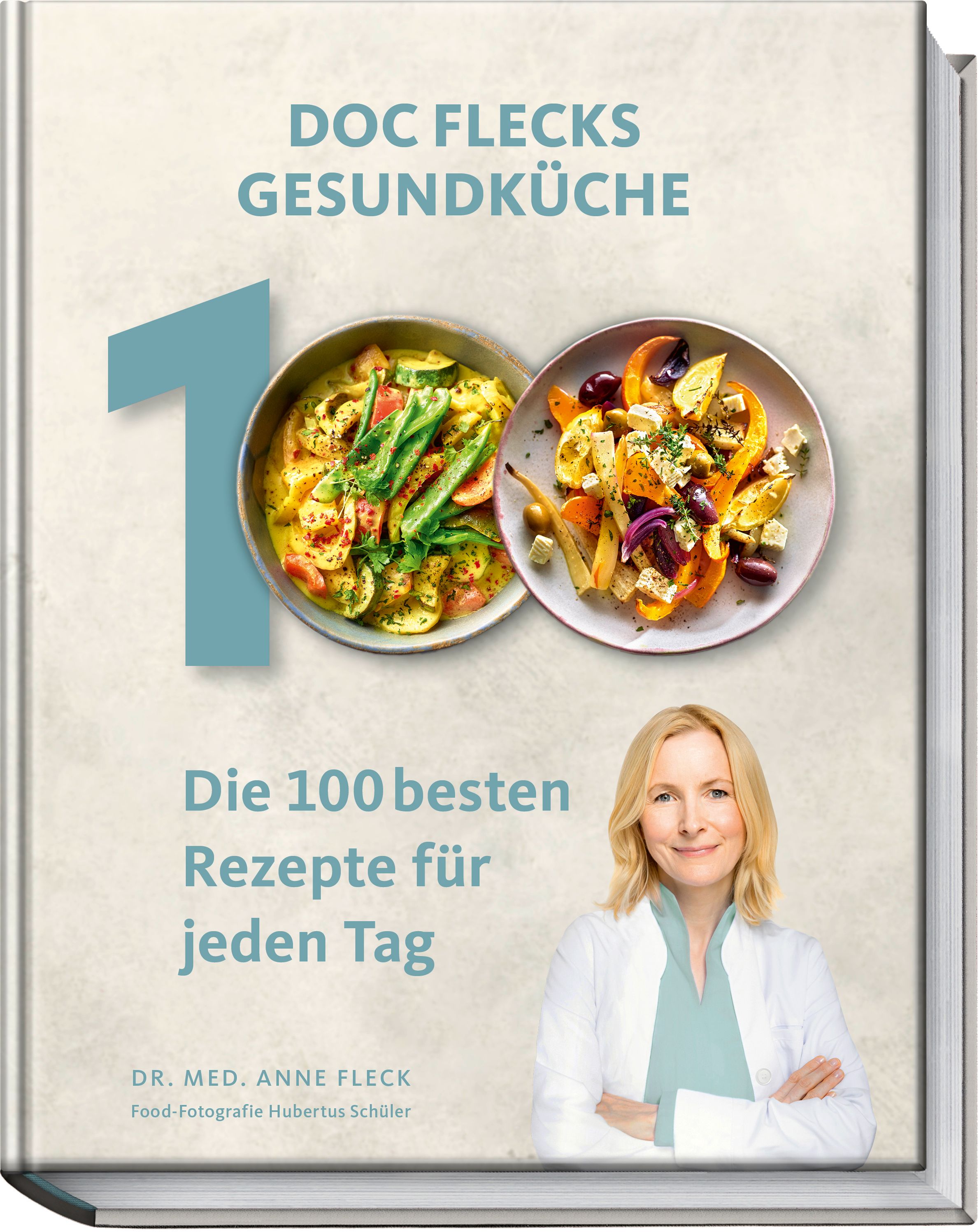 Buchcover mit Titel 'DOC FLECKS GESUNDKÜCHE'. Abgebildet sind Gerichte, eine Frau und Text. Autorin: Dr. med. Anne Fleck.