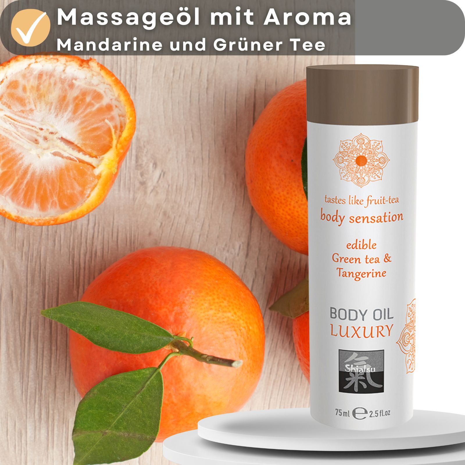 Massageöl-Flasche neben Mandarinen. Text: Massageöl mit Aroma Mandarine und Grüner Tee. Flasche: Body Oil Luxury, Shiatsu.