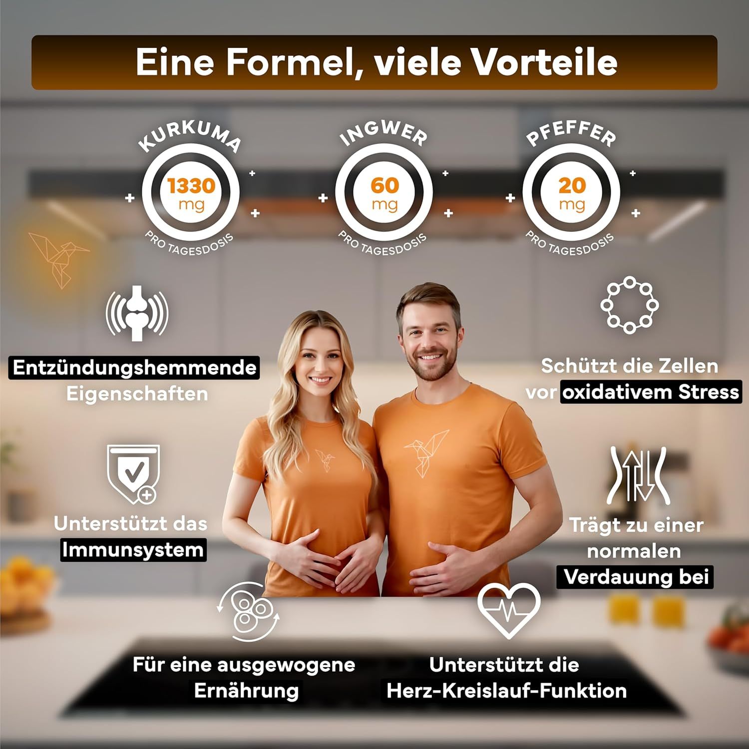 Paar in Küche, zeigt Vorteile von Kurkuma, Ingwer, Pfeffer: entzündungshemmend, antioxidativ, Immunsystem, Verdauung.
