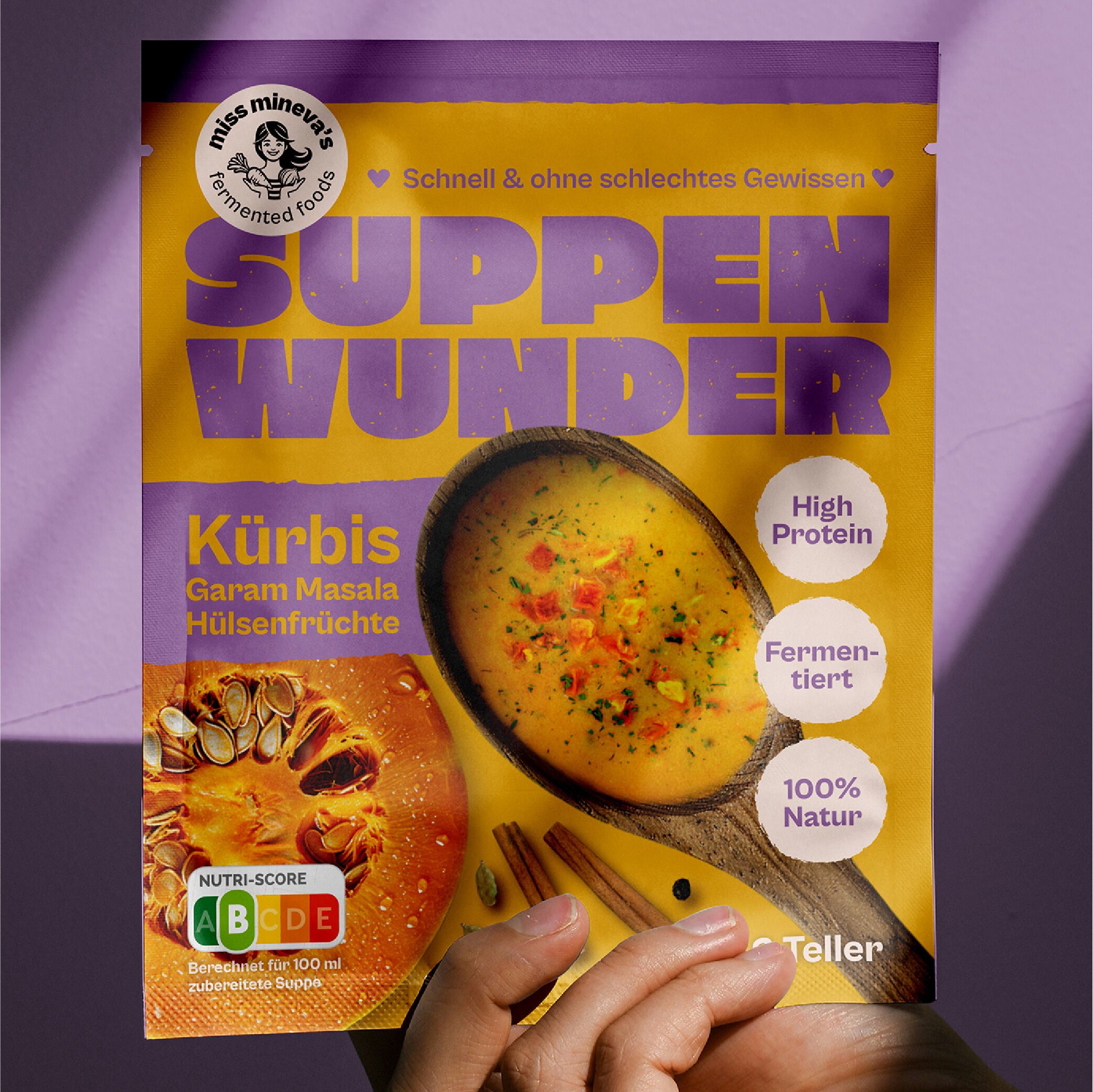 Gelber Suppenwunder-Beutel. Aufdruck: Kürbis, Garam Masala, Hülsenfrüchte. Logos: Miss Mineva's, High Protein, Fermentiert, 100% Natur, 2 Teller. Nutri-Score A.