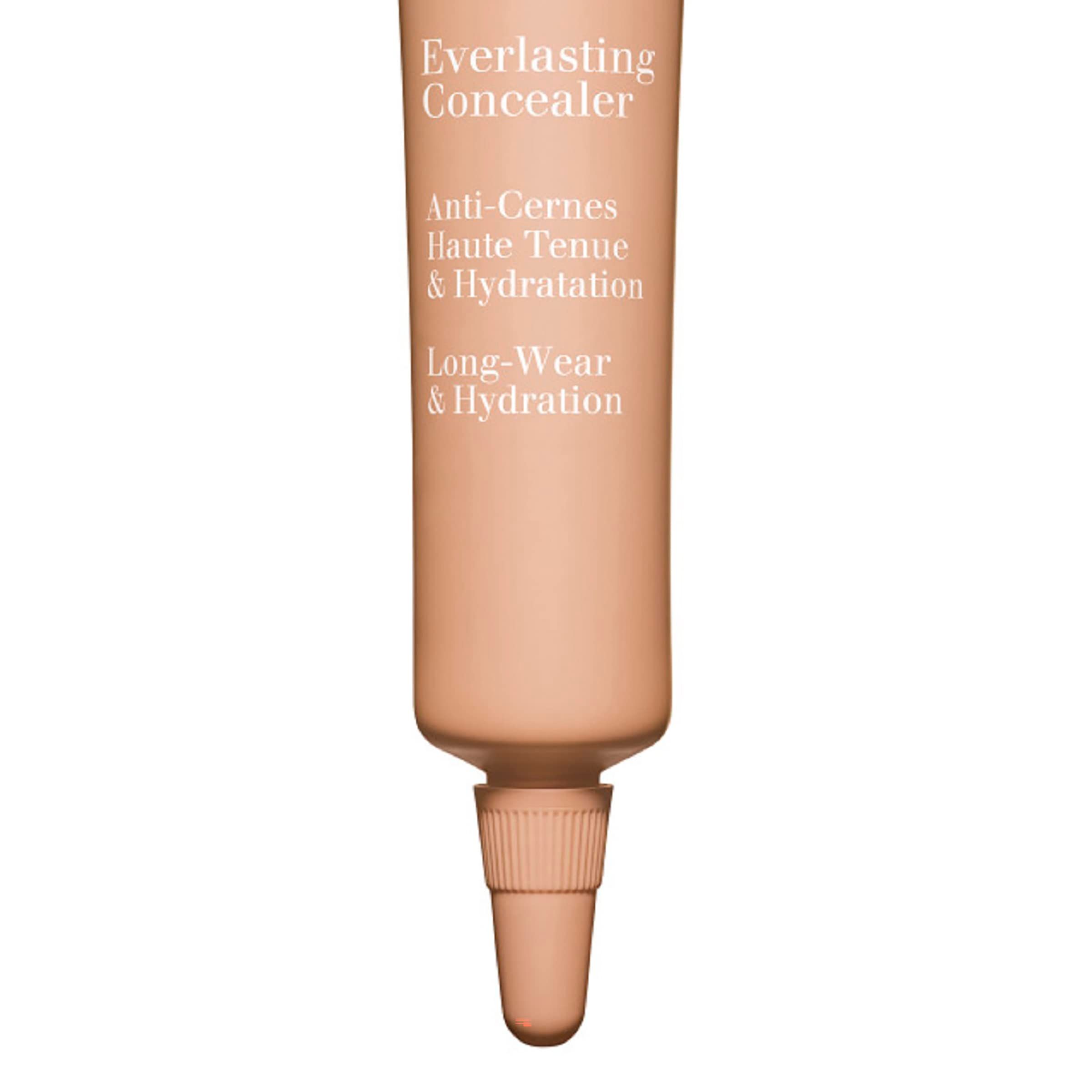 Nahaufnahme der Concealer-Tube. Text: Everlasting Concealer, Anti-Cernes, Haute Tenue & Hydratation.