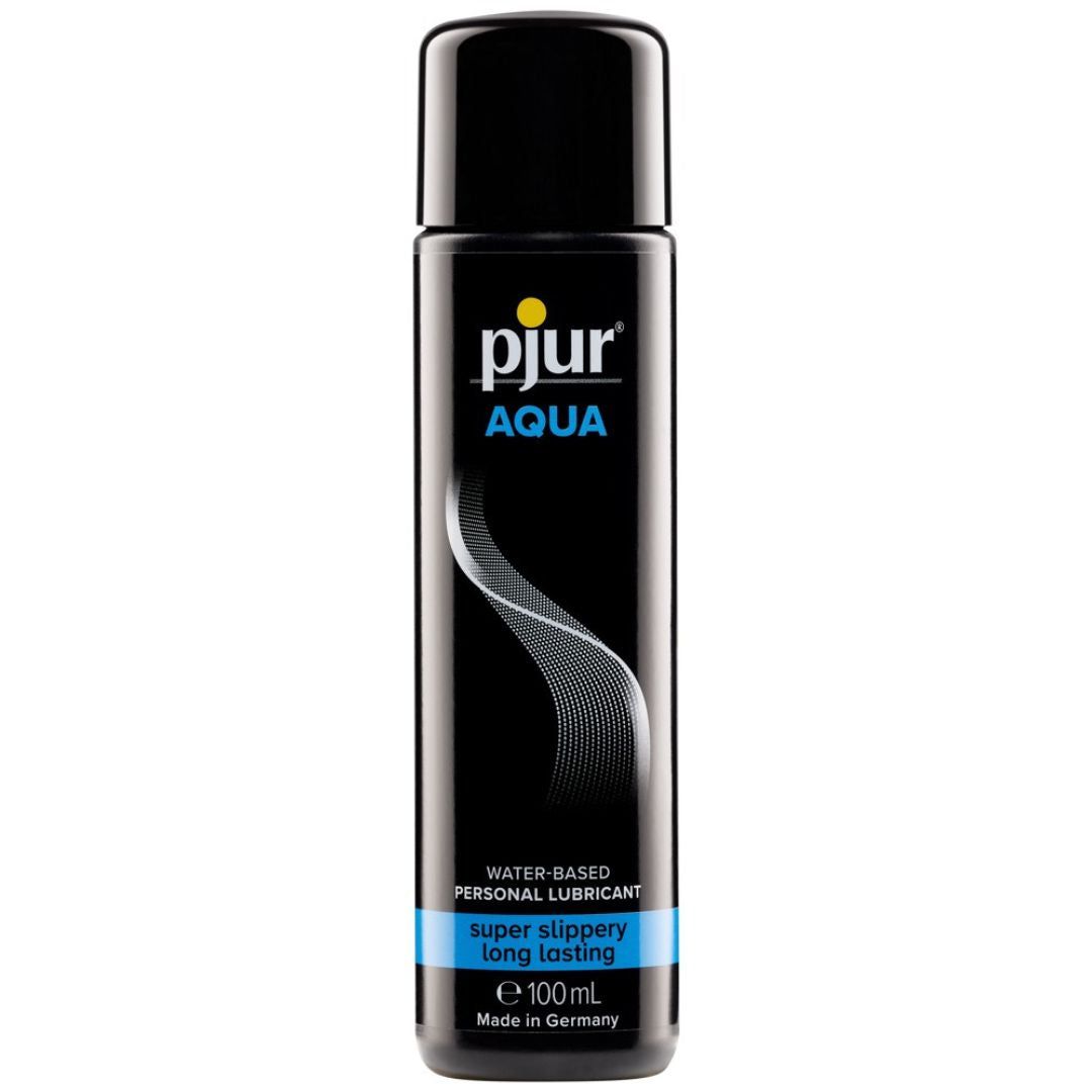 Schwarze Flasche mit schwarzem Deckel. Aufschrift: pjur AQUA, Wasserbasiertes Gleitmittel, super rutschig, langanhaltend. E 100ml.