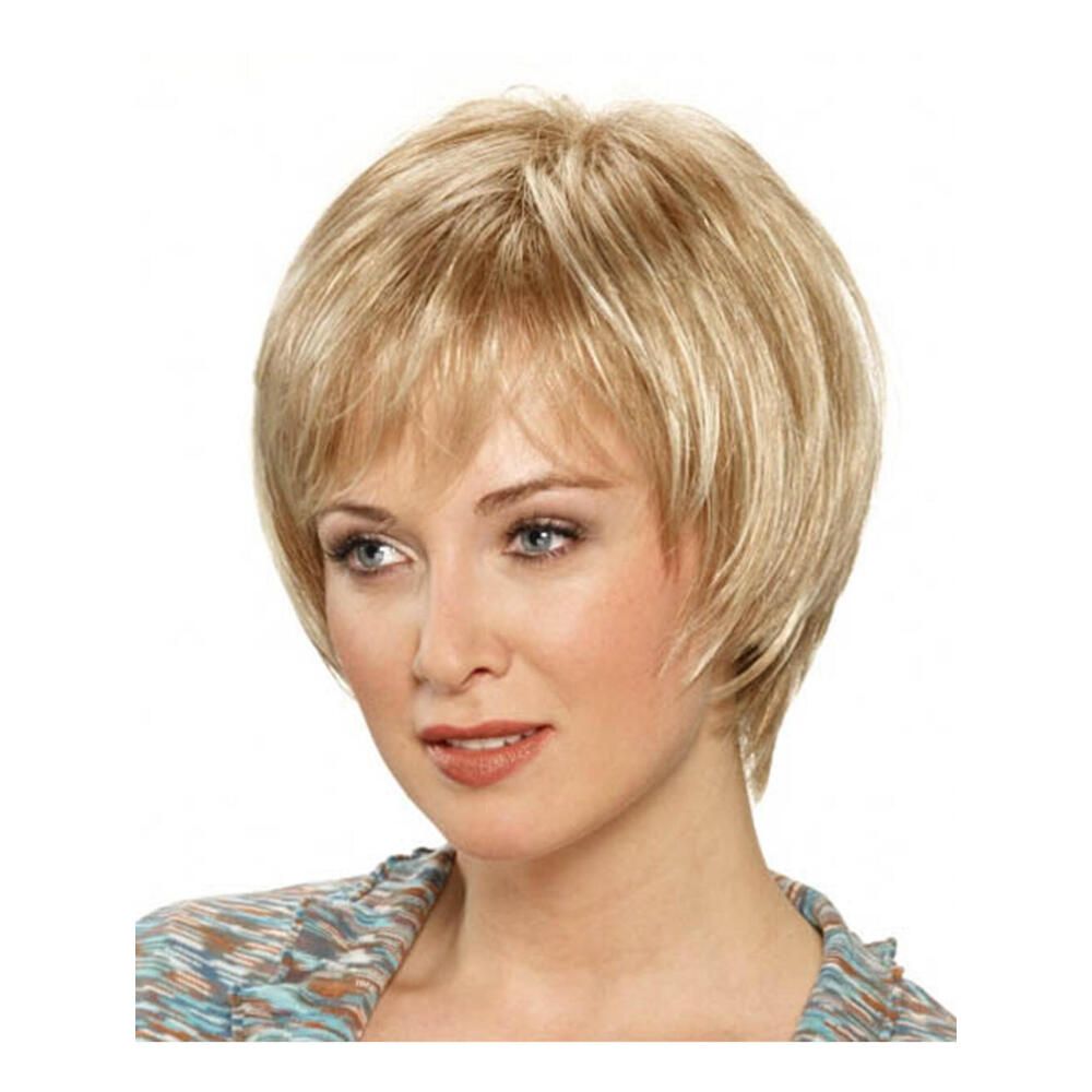 Blonde Perücke mit kurzem, gestuftem Schnitt. Vorderansicht.