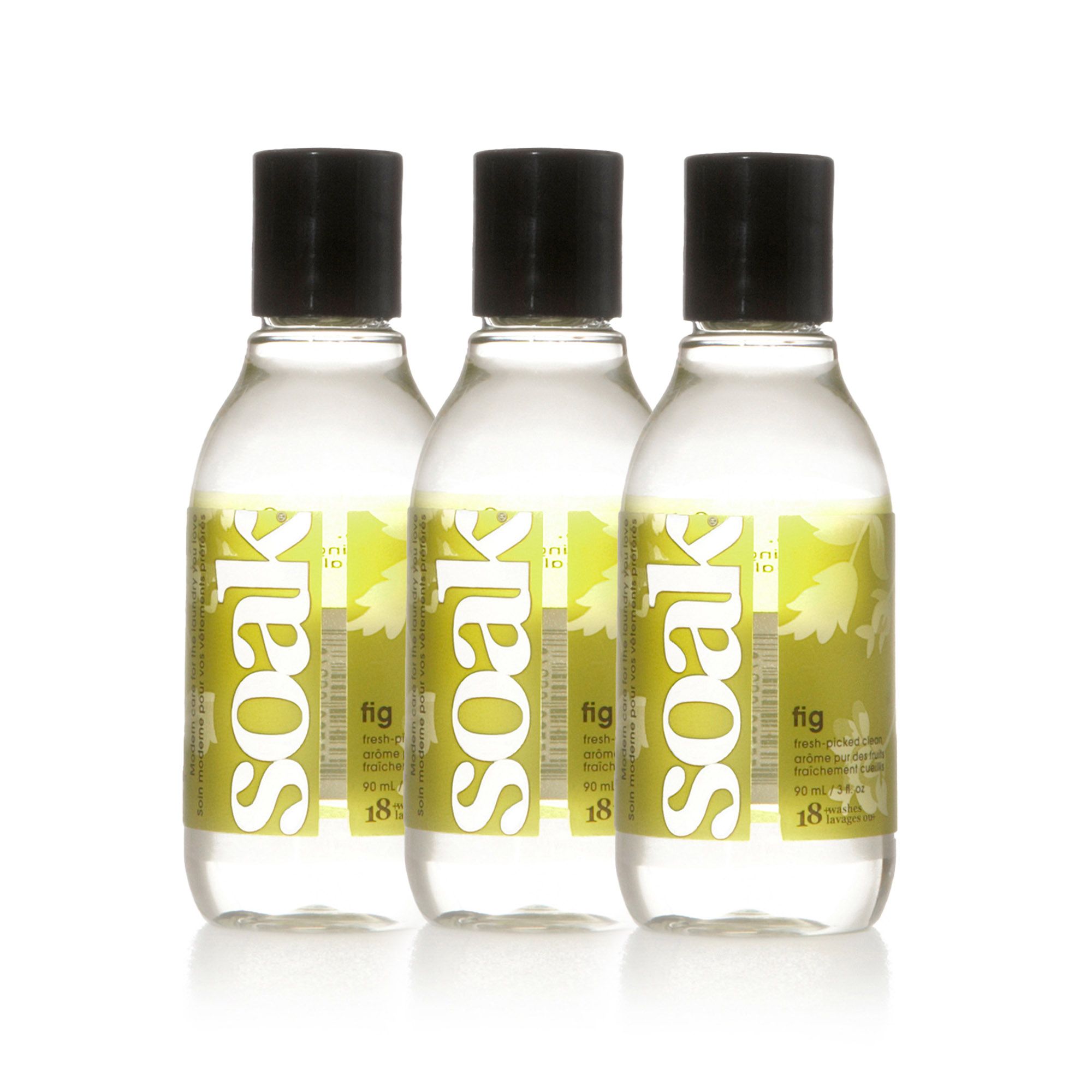 Drei klare Flaschen mit schwarzen Deckeln und grünen Etiketten. Aufschrift: soak fig. 60 ml.