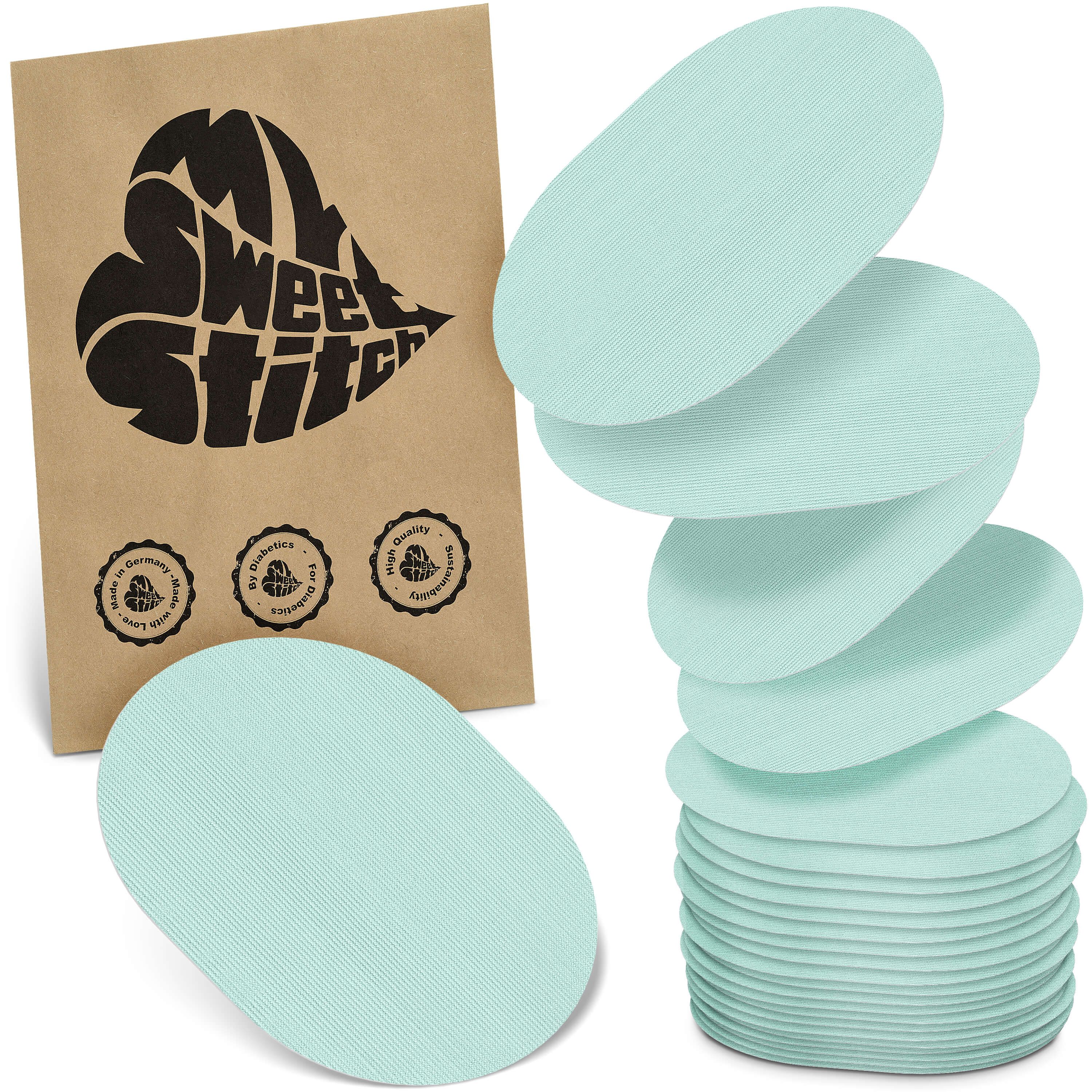 Oval geformte, hellblaue Pads. Daneben eine Papiertüte mit Logo. Mehrere Pads sind gestapelt.