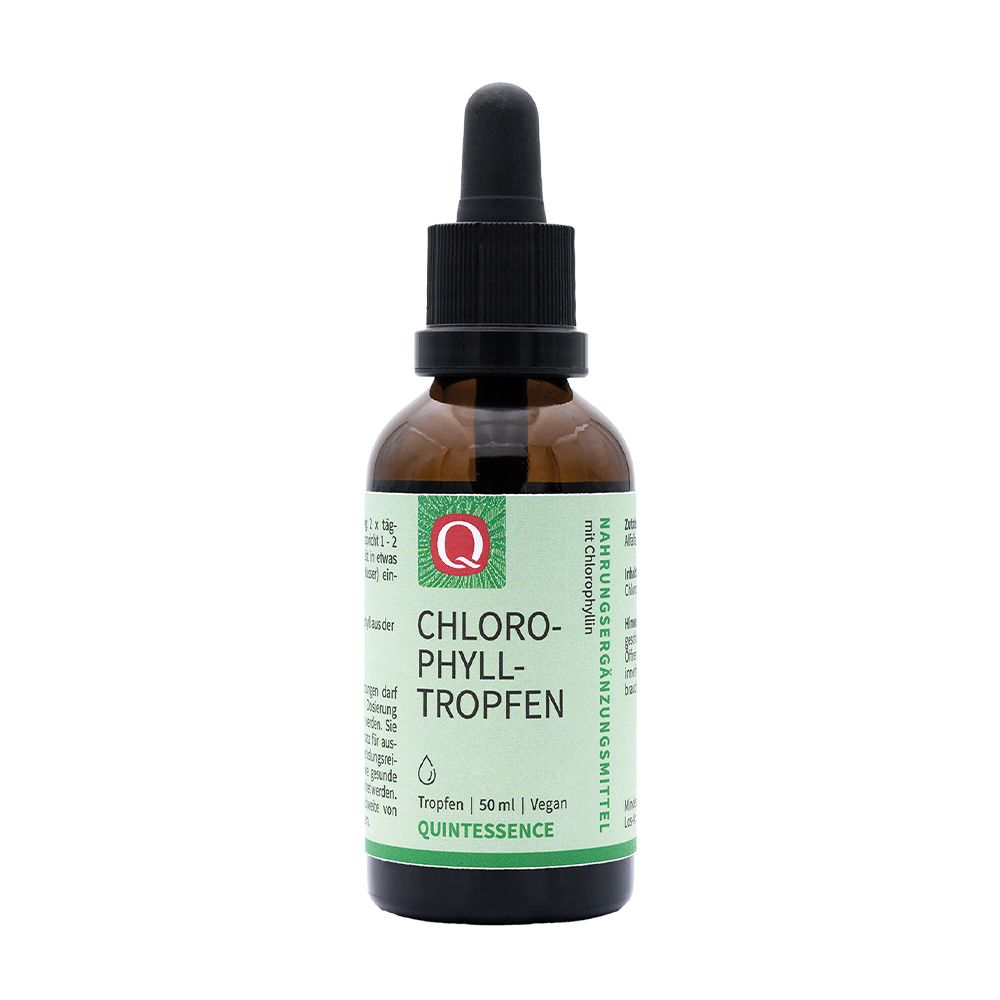 Braune Glasflasche mit Tropfer. Etikett mit Produktnamen und Logo. Text: Chlorophyll-Tropfen, Quintessence. Vegan.