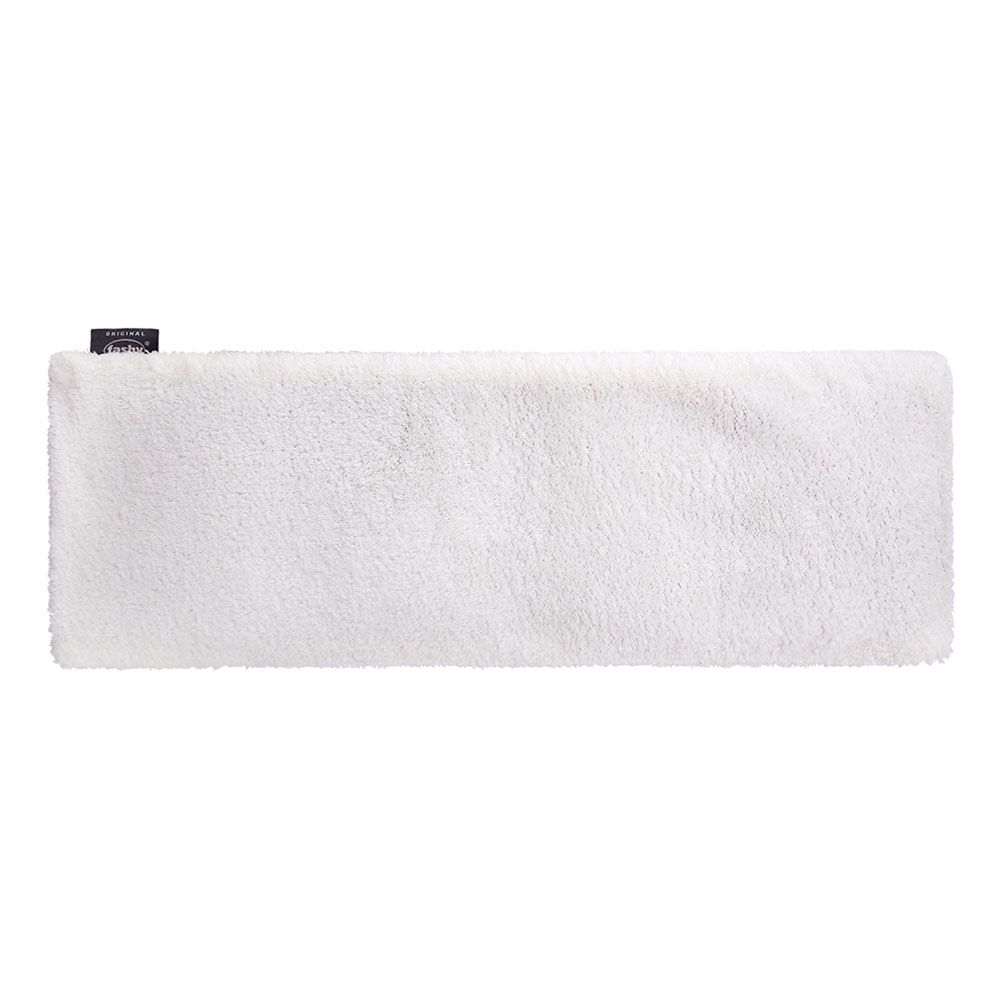 Rechteckiges Wärmekissen, weißes, flauschiges Material. Kleines Label an der Ecke.