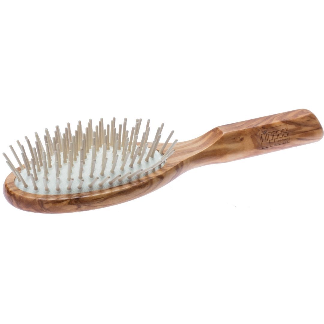 Spazzola per capelli ovale in legno d'ulivo con perni in legno. Manico con logo.
