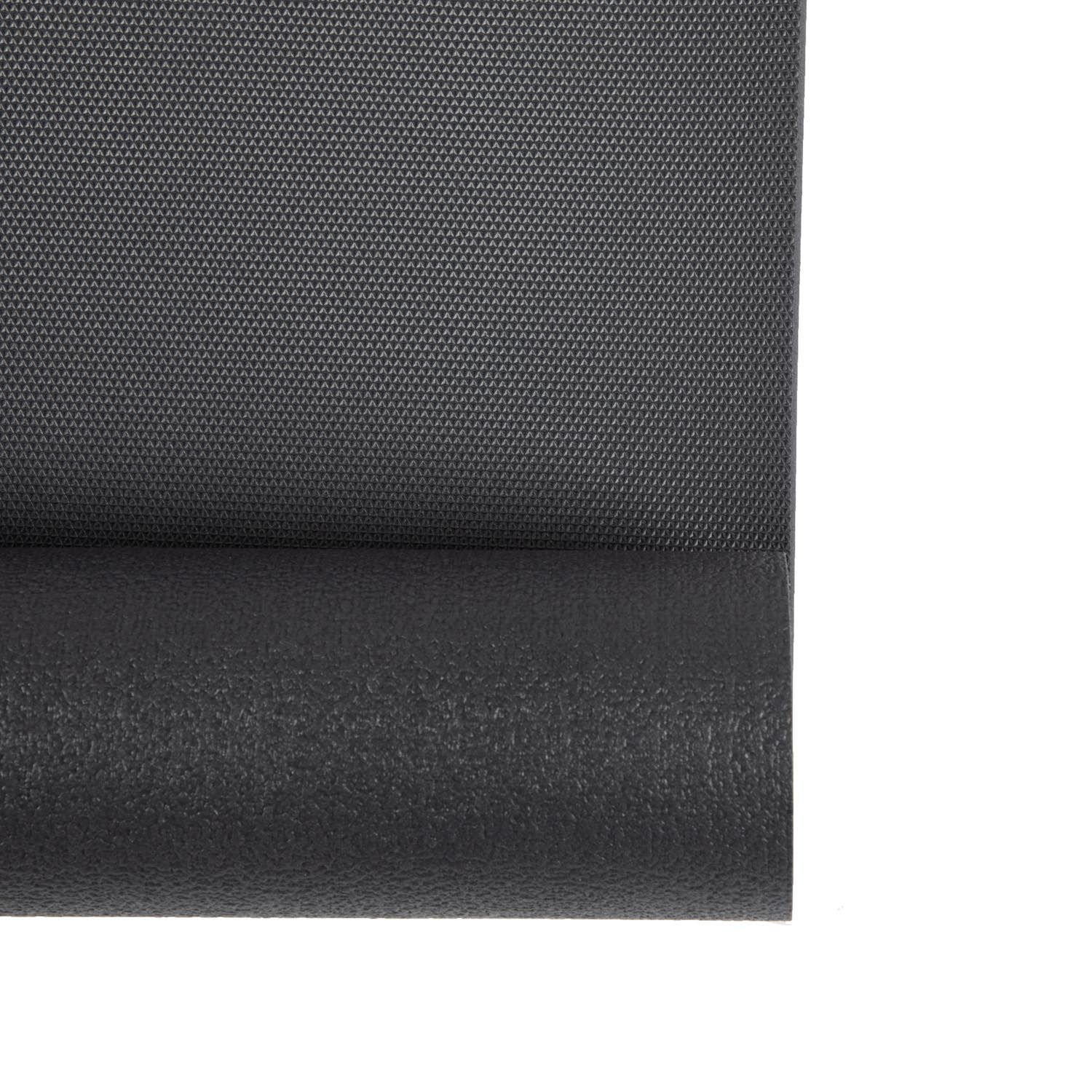 Detailansicht einer grauen Yogamatte. Oberfläche mit Textur, gerolltes Ende.