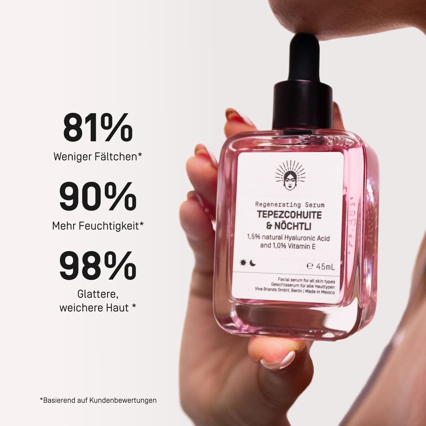 Hand hält Viva Maia Regenerating Serum Flasche. Text zeigt Prozentangaben zu Faltenreduktion und Feuchtigkeit.