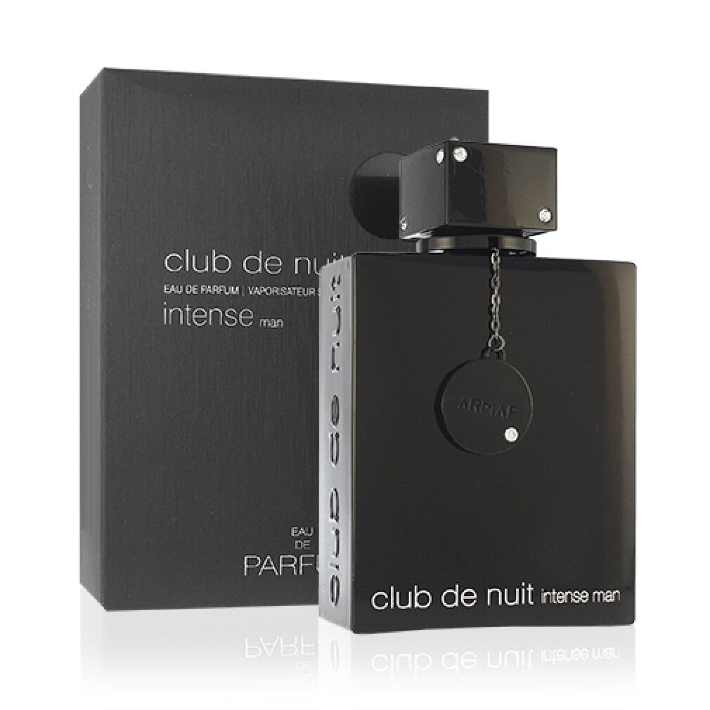 Schwarze Flasche und Karton. Flasche mit Kappe und Anhänger. Text: "Club de Nuit Intense man" und "Eau de Parfum".