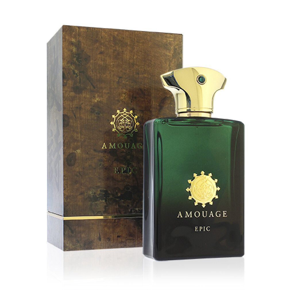 Grüner Flakon mit goldfarbenem Verschluss und Logo, neben einer Holzverpackung. Aufschrift "AMOUAGE EPIC".