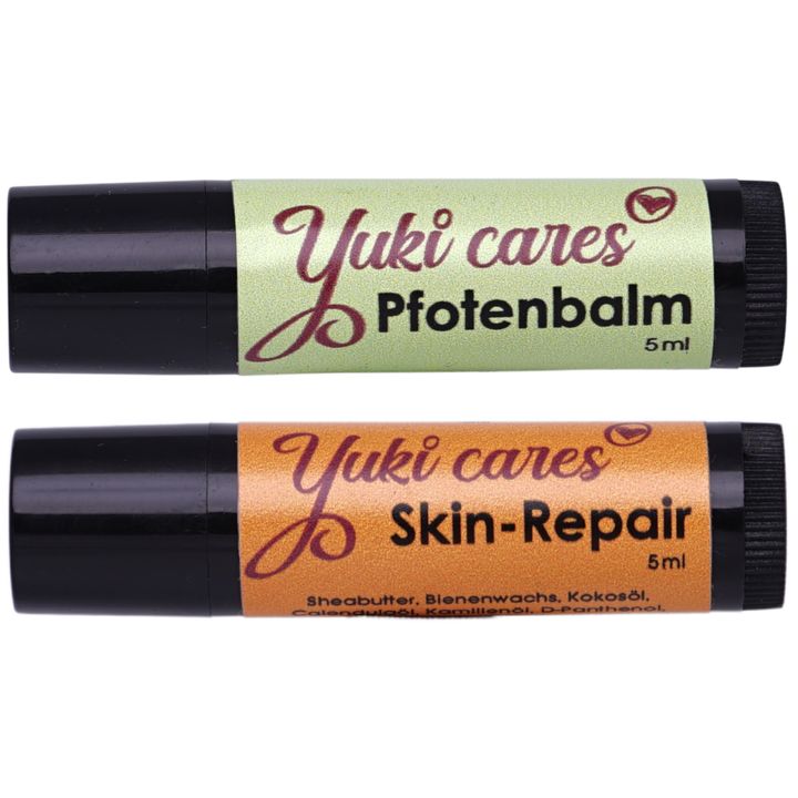 Zwei Stifte mit schwarzem Deckel. Aufschrift: Yuki cares Pfotenbalm und Skin-Repair. Volumen: 5ml.