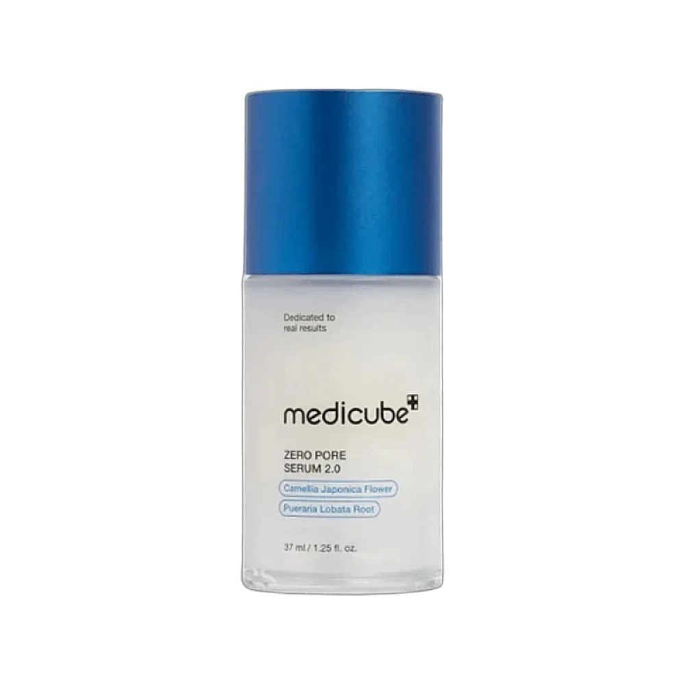 Zylinderförmige Flasche mit blauem Deckel. Aufschrift: medicube, ZERO PORE SERUM 2.0, Inhaltsstoffe. Volumen: 37 ml.