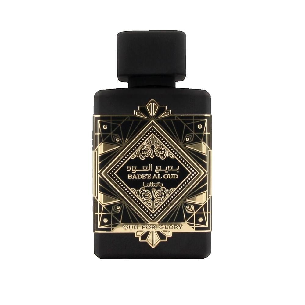 Schwarze Parfumflasche. Goldfarbene Verzierungen und Schriftzüge. Aufschrift: Badee Al Oud For Glory.