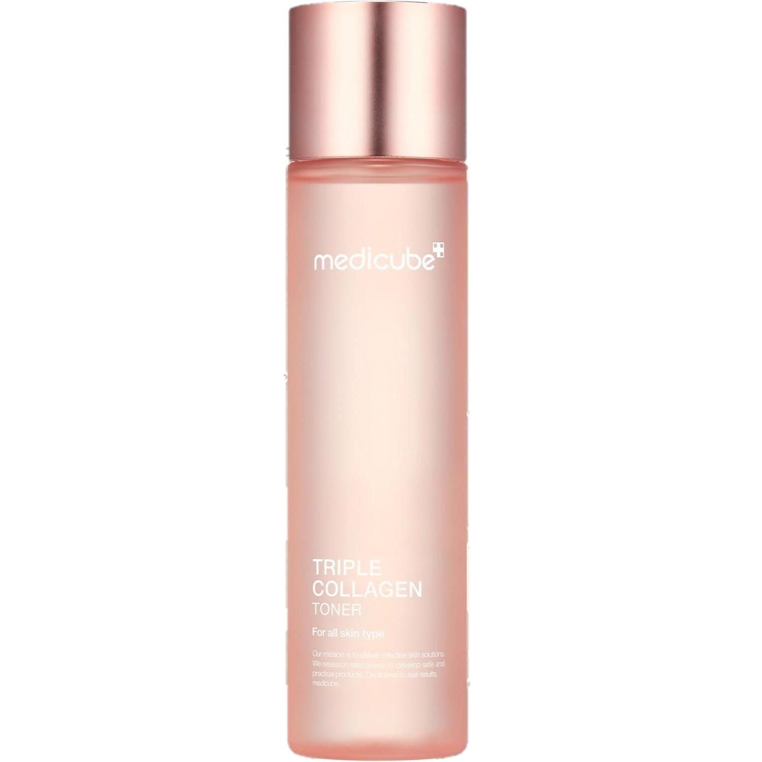 Rosa Flasche mit roségoldfarbenem Deckel. Aufschrift: Medicube, Triple Collagen Toner. Für alle Hauttypen.