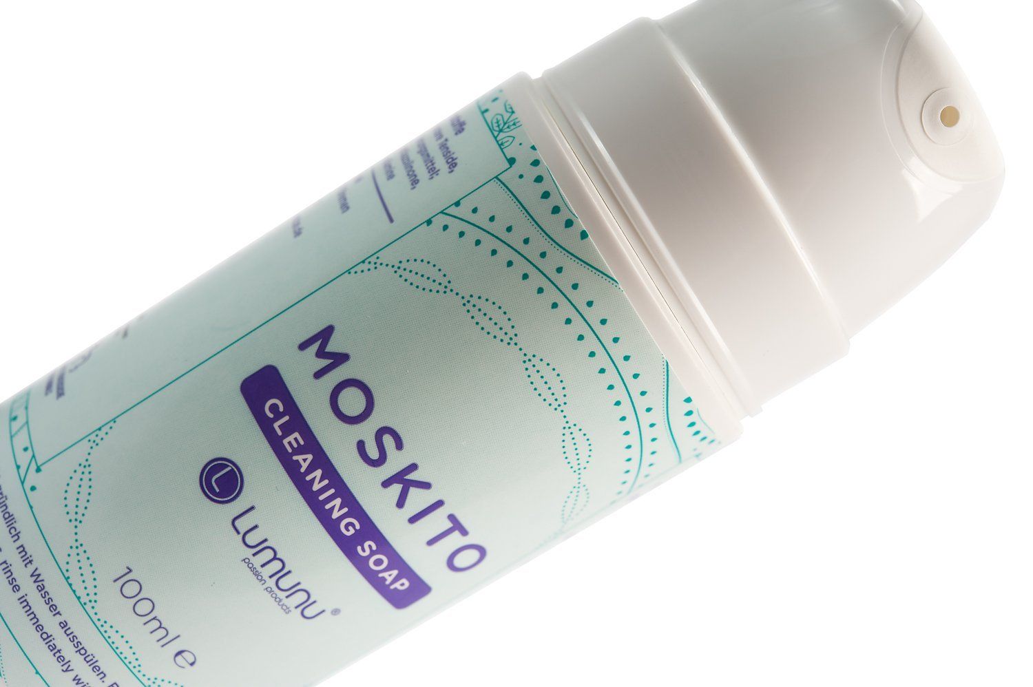Nahaufnahme des Pumpflakons mit "Moskito Cleaning Soap"-Etikett. "Lumunu"-Logo und 100ml-Angabe.