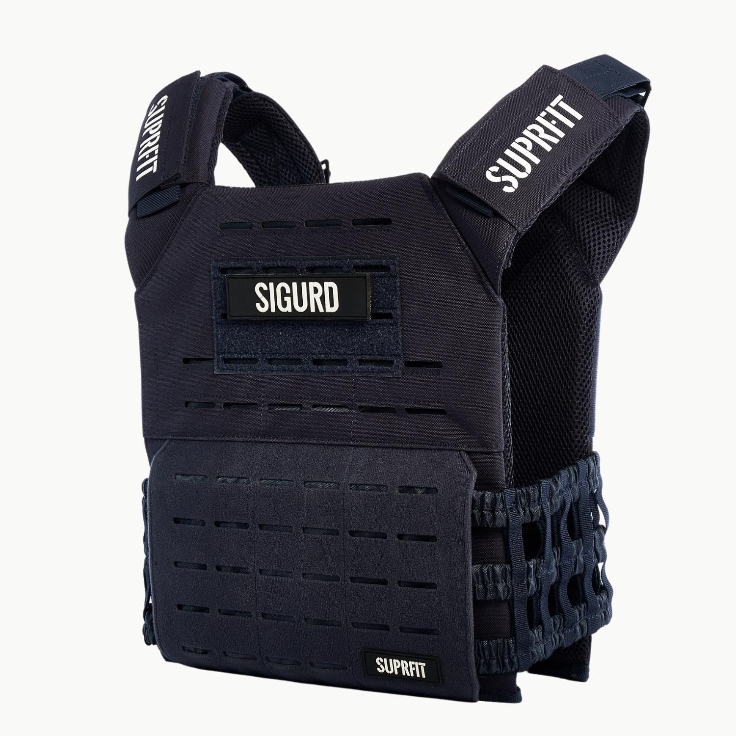 Navyblaue Gewichtsweste. Auf der Weste steht "SIGURD". Auf den Schultern steht "SUPRFIT".