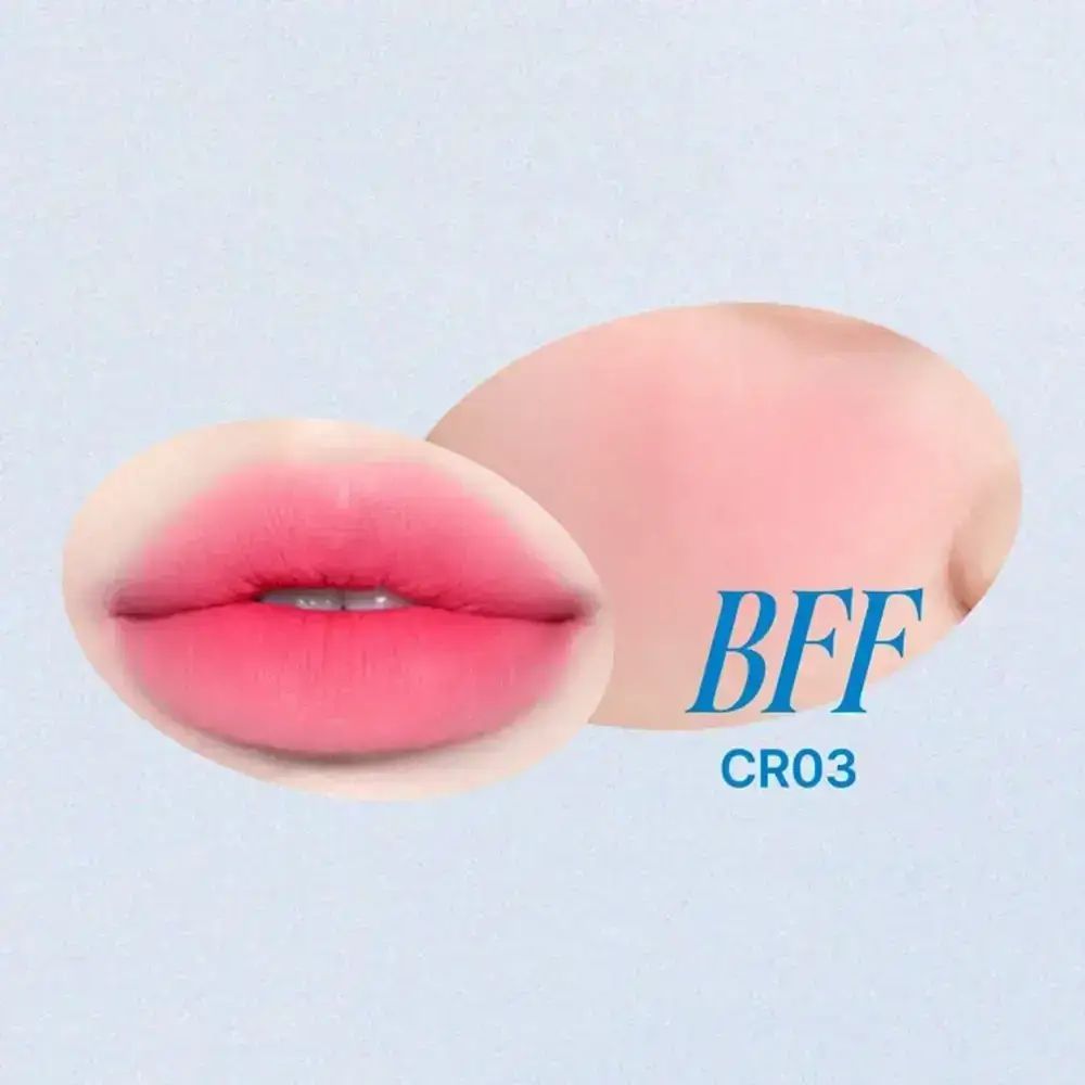 Lippen und Wangen in Rosa. Text: BFF, CR03. Auf hellem Hintergrund. Lippen und Wangen in Nahaufnahme.