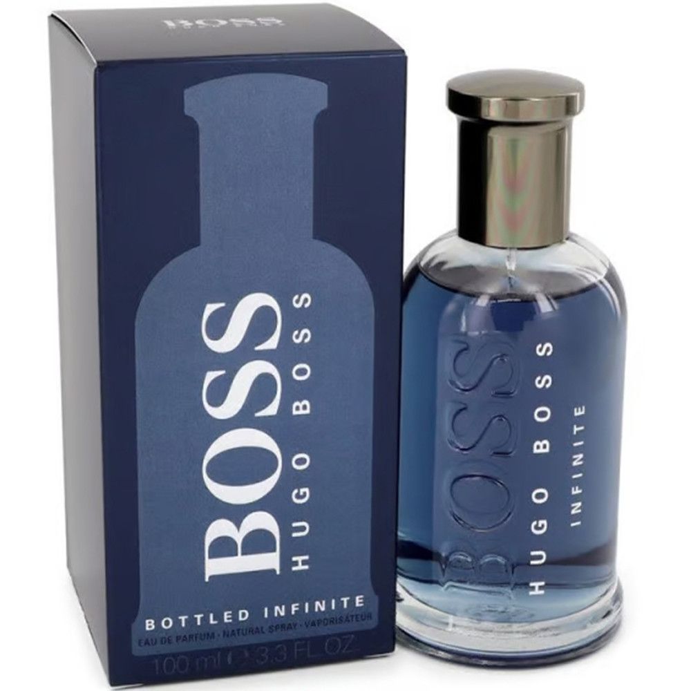Flakon und Verpackung von Boss Bottled Infinite. Blaue Flüssigkeit im Glasflakon. Schwarze Verpackung mit Logo.