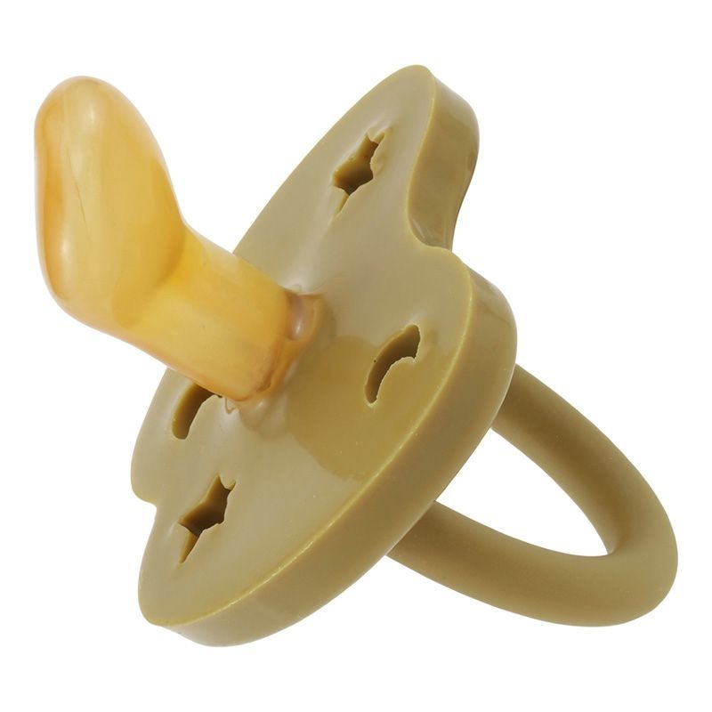 Olivenfarbener Schnuller mit anatomischem Sauger und Stern-Aussparungen. Ringförmiger Griff. Aus Gummi.