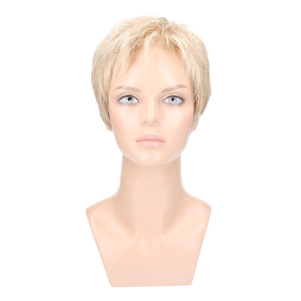 Blonde Perücke auf einem Schaufensterkopf. Kurzer, gestufter Schnitt. Frontale Ansicht.