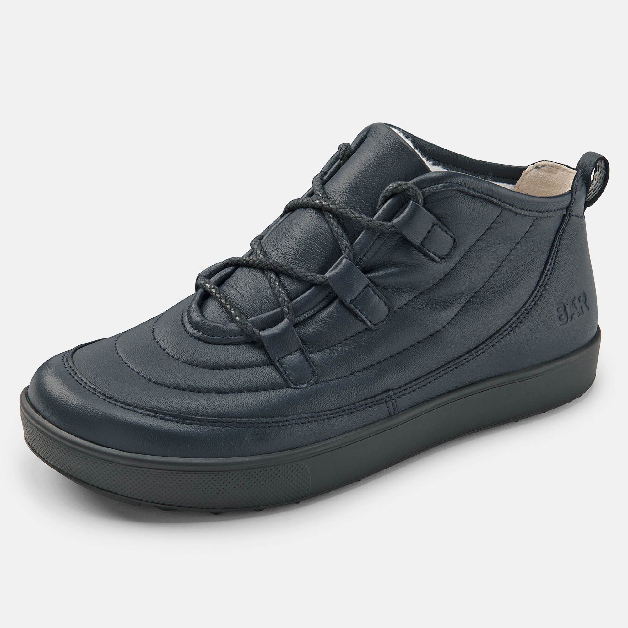 Dunkelblaue BÄR Lena Damen Stiefelette. Schnürung, breite Sohle, gepolstertes Obermaterial, Innenfutter. BÄR Logo seitlich.